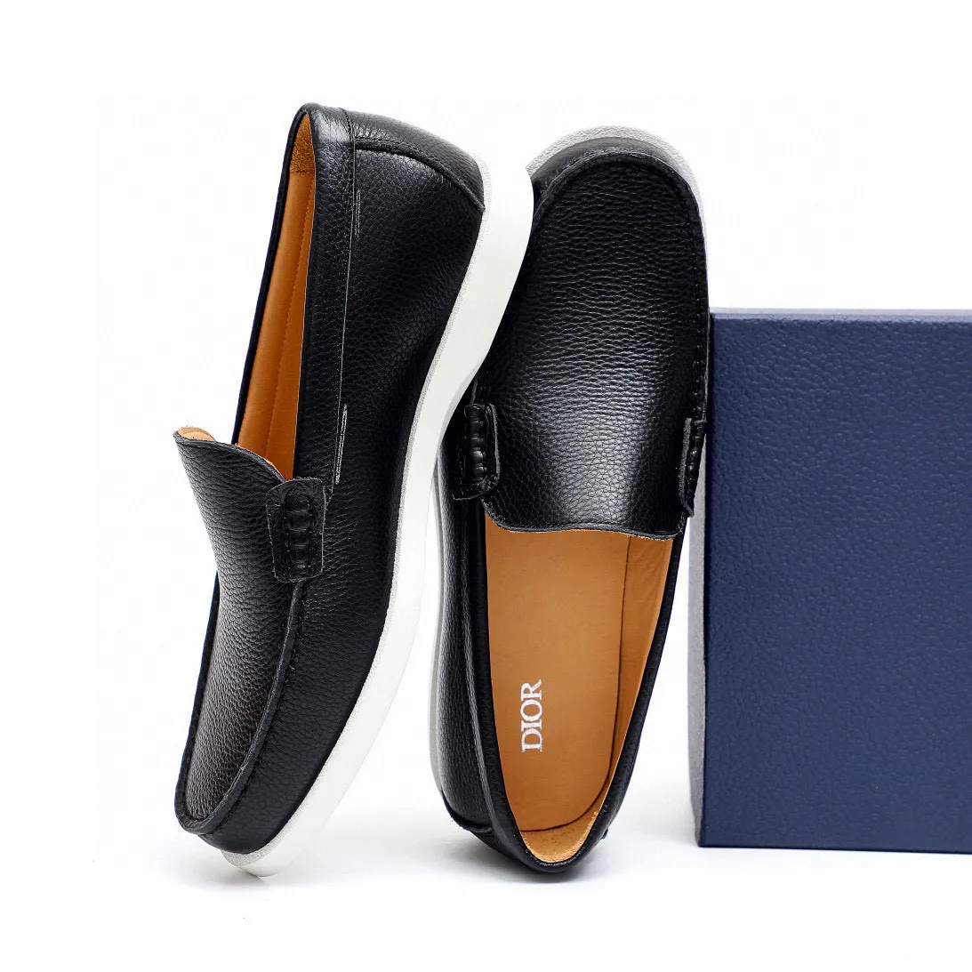 Men's shoes 💰480 💐Original packaging Product trademark: Dior "Dior" casual leather shoes Regular size: 38-44 (45.46.47🉑️Customized) Product materials: Selected first-layer pebbled calfskin upper imported from Italy, imported water-dyed cowhide lining. Strong three-dimensional visual effect, original anti-slip rubber outsole Color: 3⃣️colors available